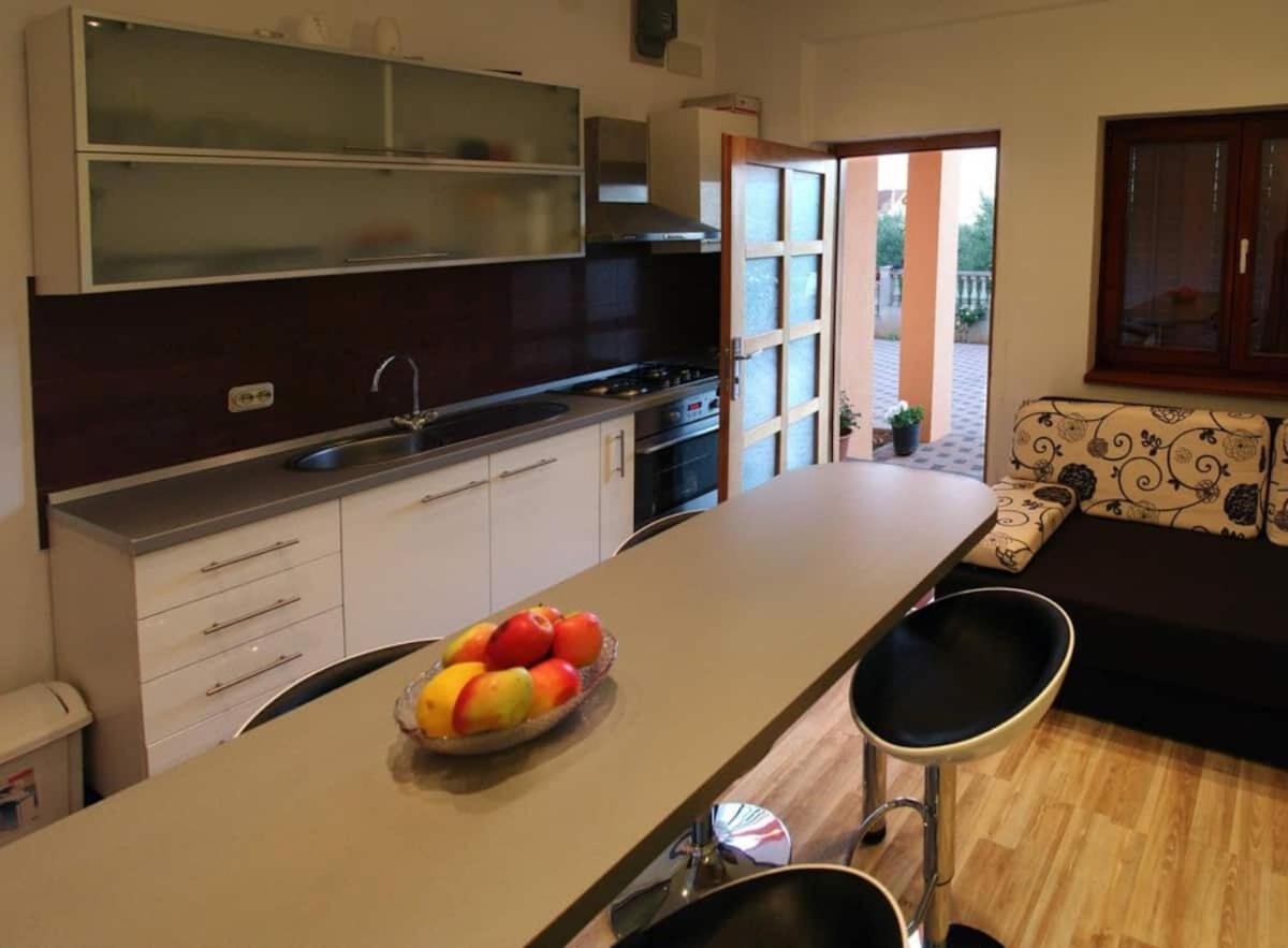 Apartments Brane - Free Parking Zadar Buitenkant foto